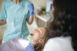 Klinikte diş beyazlatma